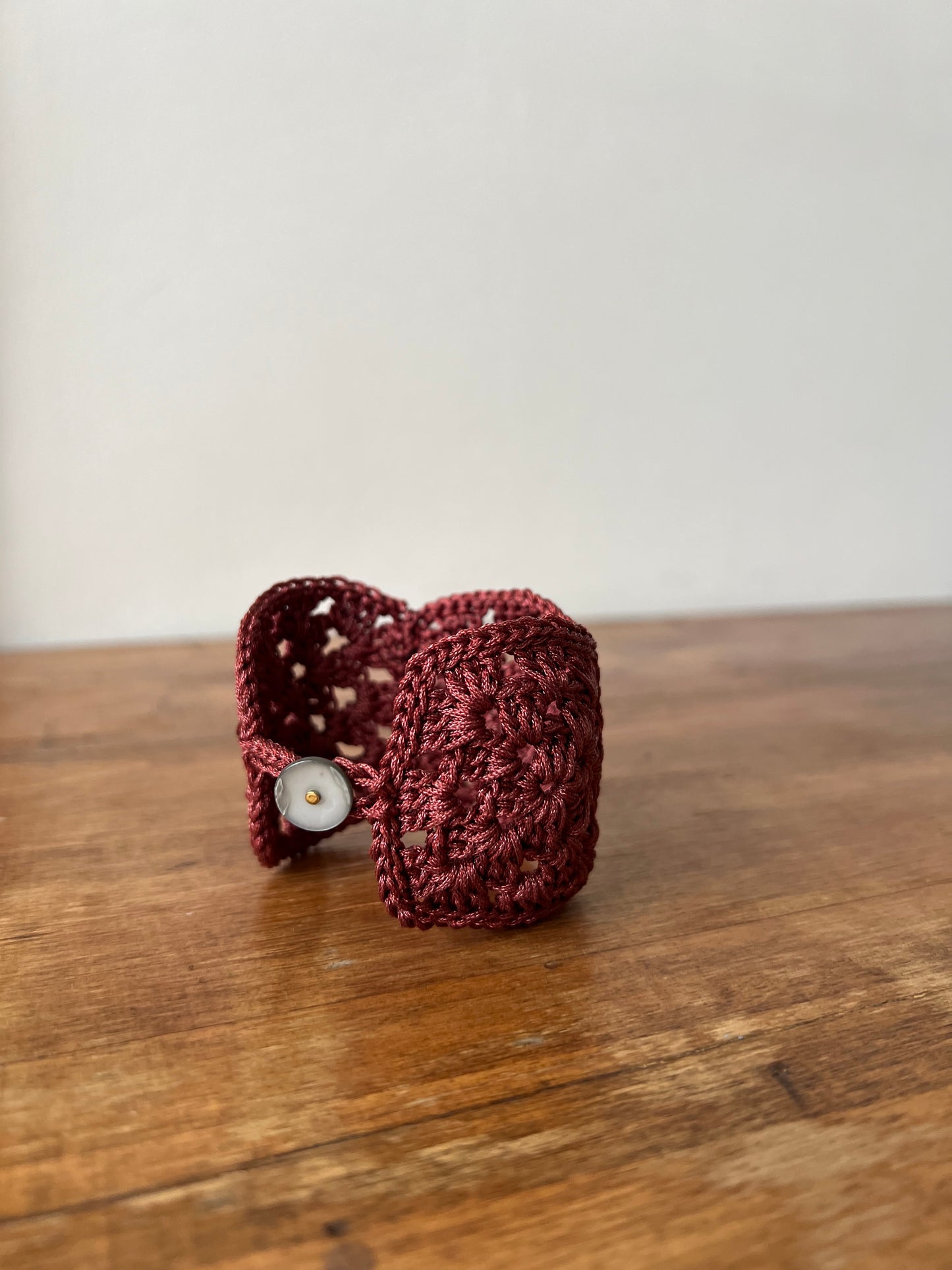 Brazalete de Crochet Hecho a Mano