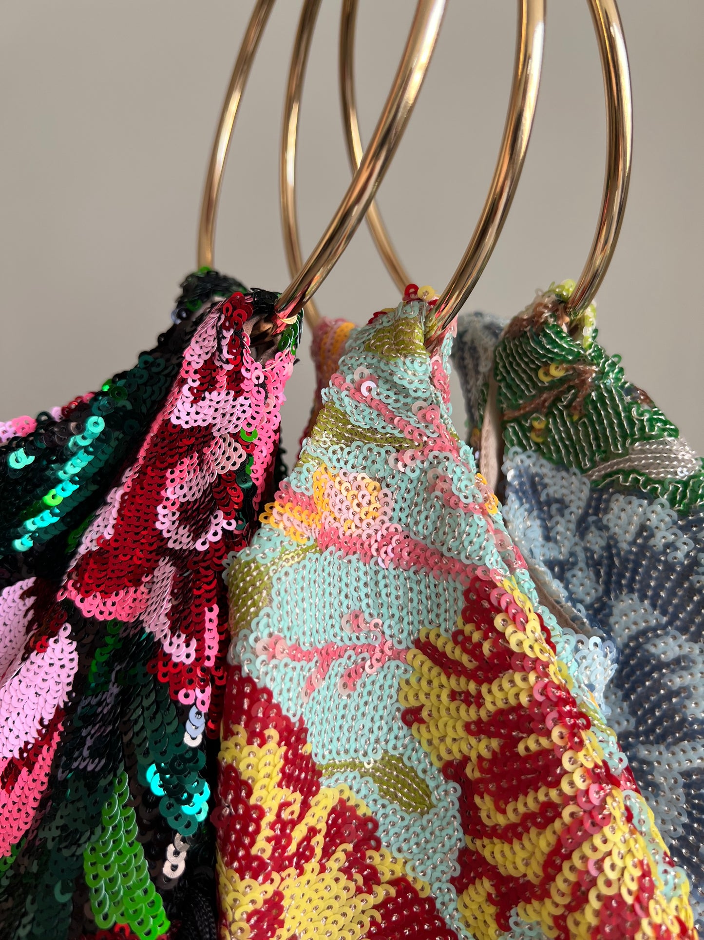 Bolso lentejuela Rocío flecos con Asa Dorada
