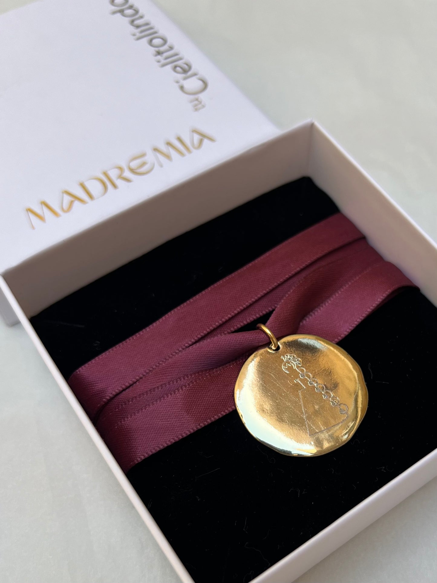 Medalla Madre Nuestra