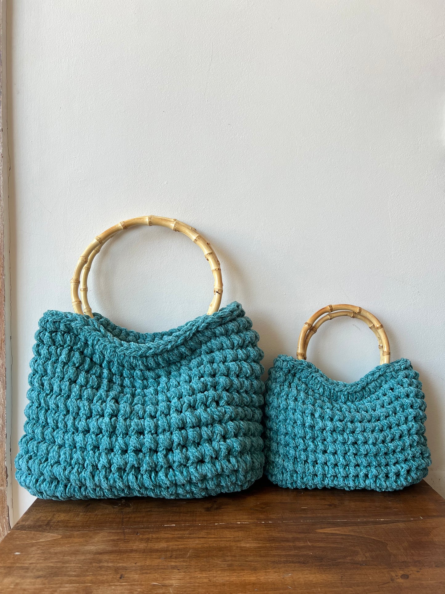 Bolso de Crochet con Asa de Bambú