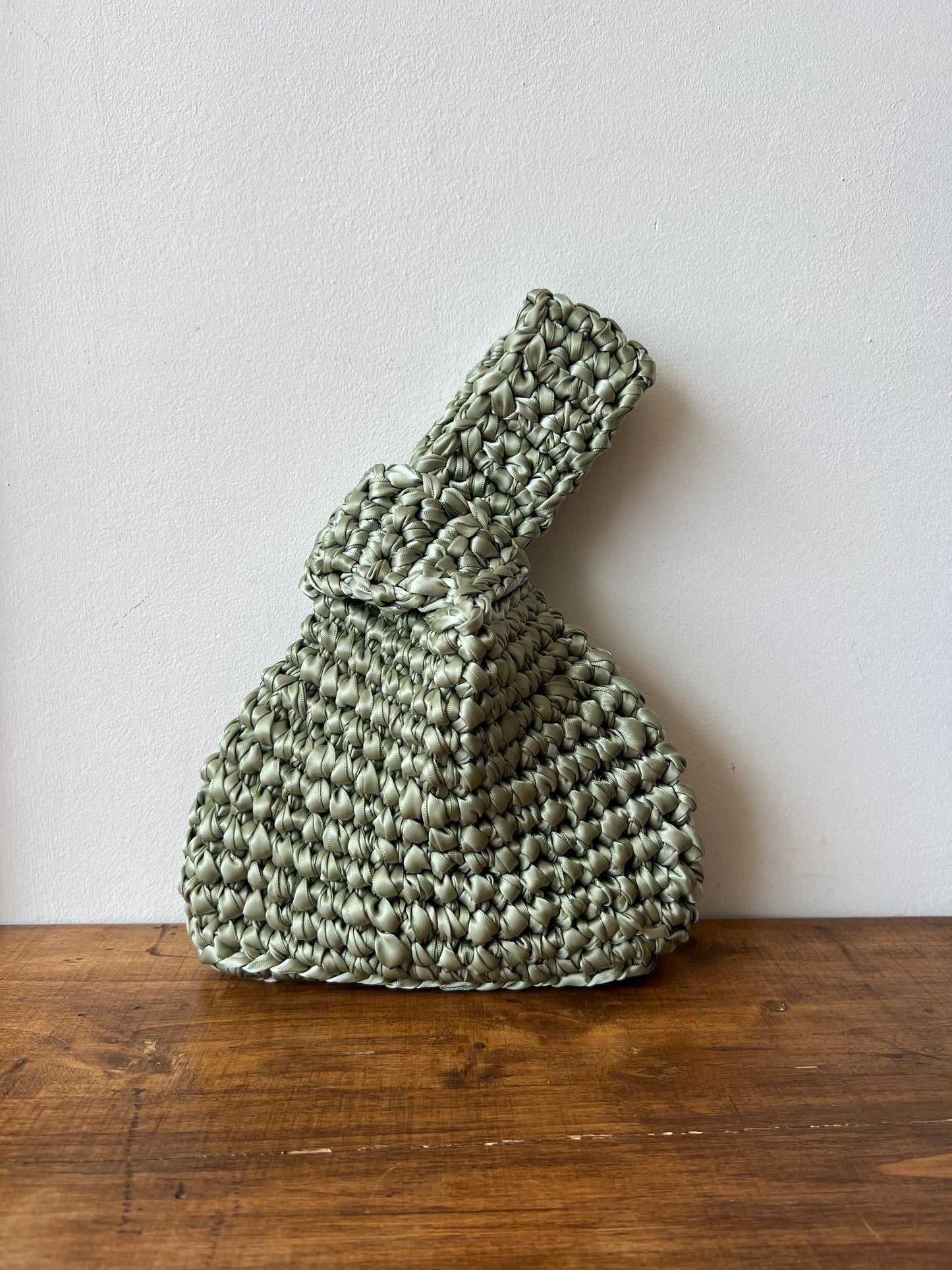 Bolso Akita de Crochet en Raso para Boda