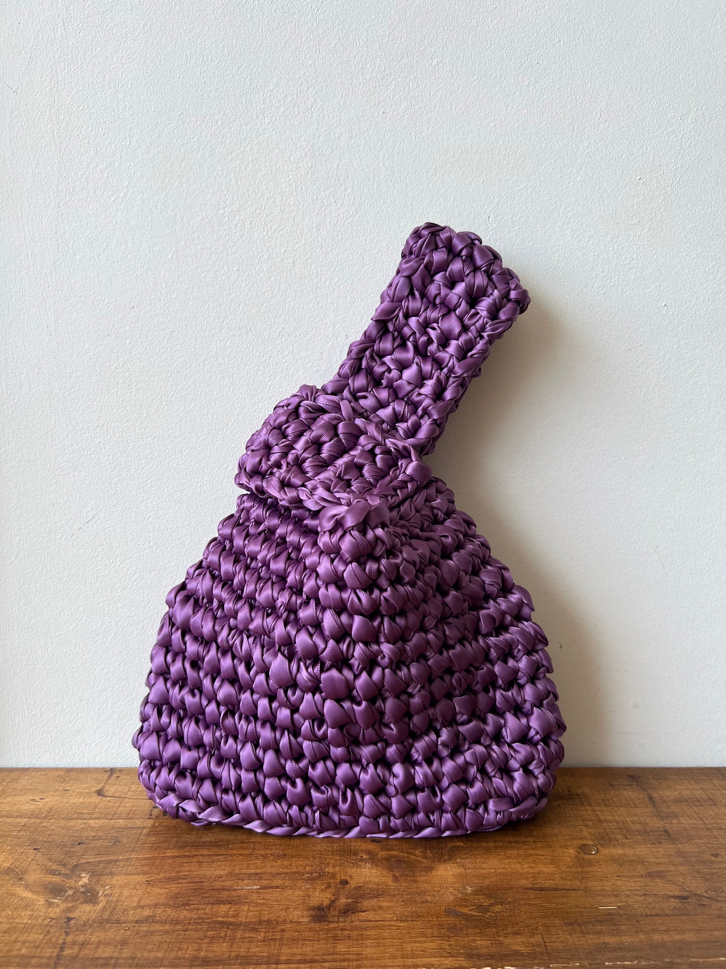 Bolso Akita de Crochet en Raso para Boda